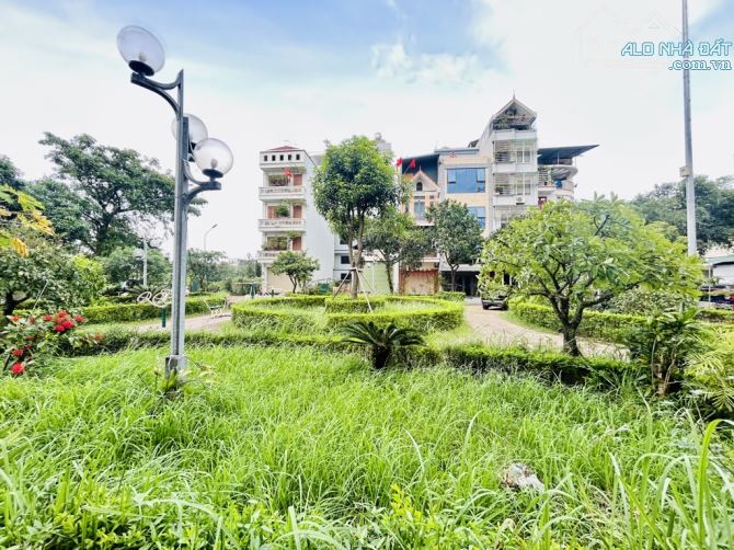 Bán gấp mảnh đất Đấu giá Đông Mỹ - Liên Ninh trục chính kinh doanh đỉnh giá 11.5 tỷ