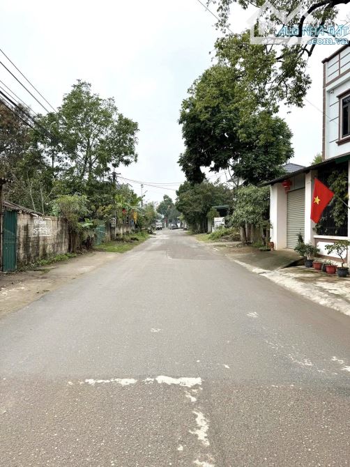 Cắt bán 9.8m đất mặt tiềntrục chính Láng Kim Long - Tam Dương