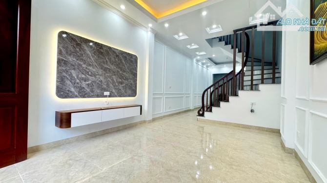 Bán nhà 43m2 cạnh trường THPT Đan Phượng. Thiết kế hiện đại 4 tầng, 4 phòng ngủ vào ở ngay