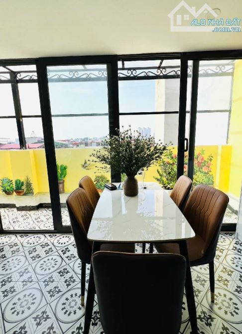 NHỈNH 17 TỶ – CĂN HỘ DÒNG TIỀN GẦN 800 TRIỆU/NĂM – Ô TÔ ĐỖ CỬA – 14 PHÒNG FULL KHÁCH
