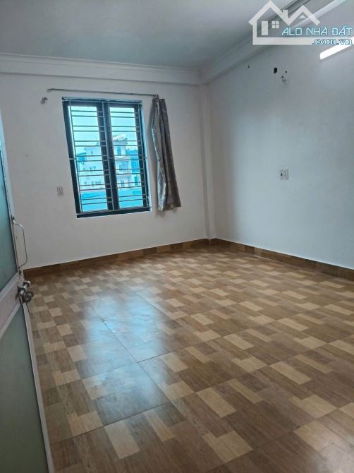 Bán nhà tập thể khu 8/3 Quỳnh mai