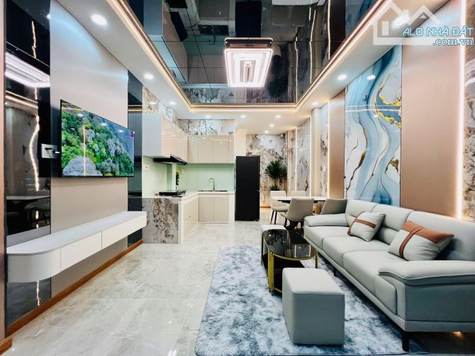 BÁN NHÀ NHỈNH 5 TỶ - SÁT CÔNG VIÊN LÀNG HOA GÒ VẤP