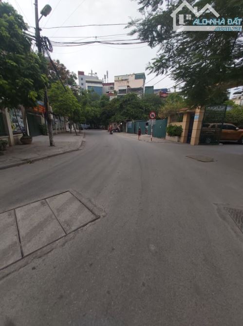 Bán nhà phố Phương Liệt - Đường 5 làn Ô tô tránh DT 504m2, MT 22m, Giá 135 tỷ.