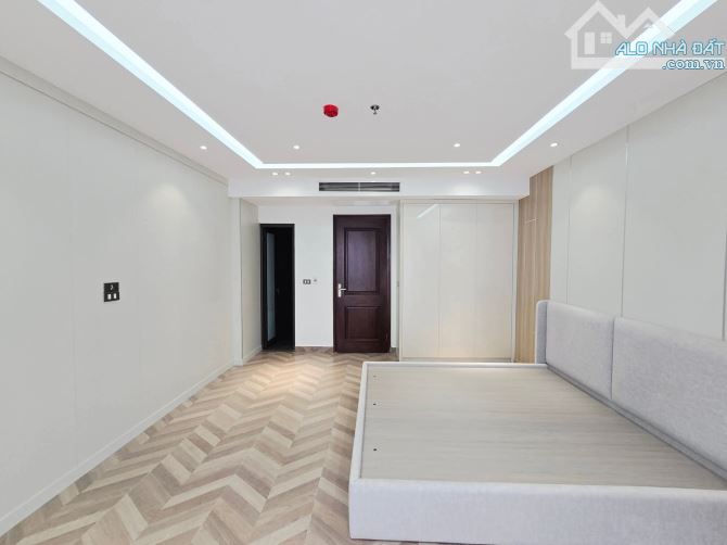 7 tầng thang máy xây mới Hoàng Quốc Việt oto tránh vỉa hè, 20m ra Phố, 60m2. Giá 31 tỷ - 10