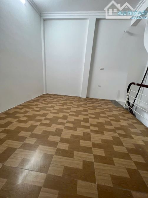 Nhà 4,5T ngõ Trần Quý Cáp ngõ 2m cách oto 35m gần Mp nhỉnh 4 tỷ - 10