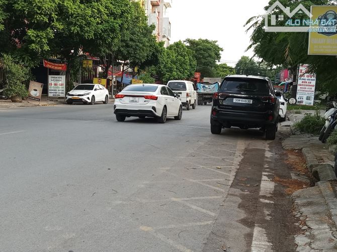 Đất Mặt phố Nguyễn Cảnh Dị 320m2, MT: 16m, giá 240 tỷ