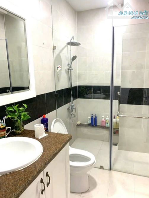 HX tải 1/ Lê Văn Sỹ p.10 Phú Nhuận  5x15m ,1 trệt 5 lầu thang máy  View 3 mặt thoáng . - 11