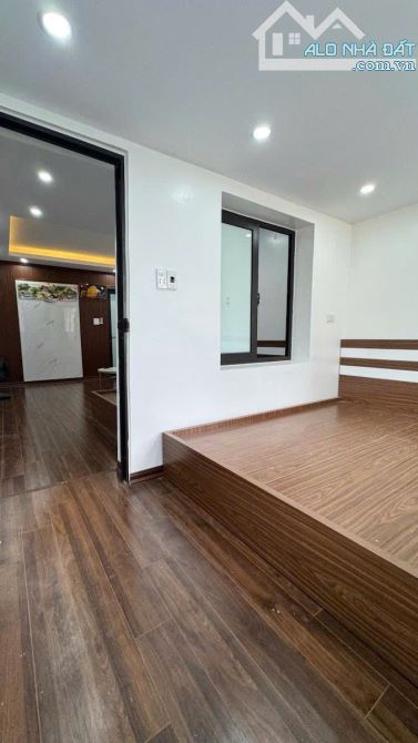 BÁN  TT NGUYỄN CHÍ THANH 100M2, 3 NGỦ , FULL NỘI THÂT 5 TỶ - 11