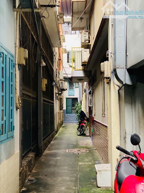 Tòa 5 tầng , Nhỉn 4T , Bùi Viện Q1 , Sát Chợ Bến Thành - 11