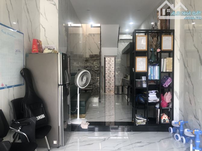 THUÊ NGUYÊN CĂN MẶT TIỀN TRƯỜNG SA - QUẬN 3 - VỪA Ở + KD ĐA - 1