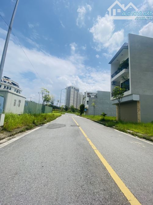 Bán ô góc 155m2 ViPit Praza, Định Trung giá 41,5tr/m2  . - 2