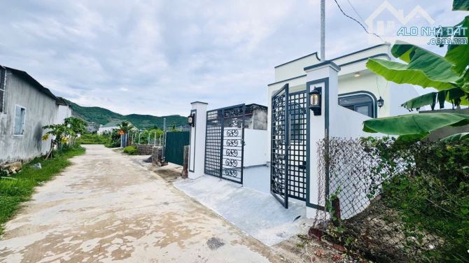 Bán nhà xây mới 99,5m Diên Sơn - 1
