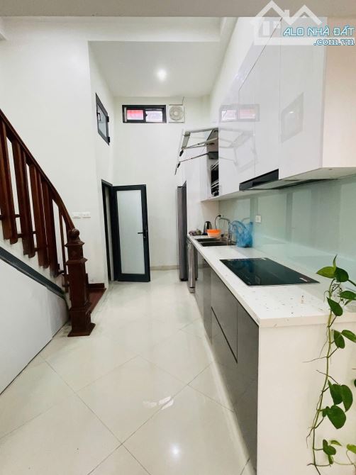 Hoàng Hoa Thám, 43m, 4ngủ, Ngõ ba gác, Ô tô tránh cách 20m, Nhà đẹp full nội thất ở luôn - 1