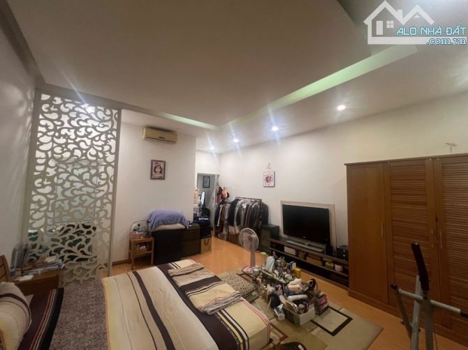 BÁN NHÀ ĐẸP LONG BIÊN - QUÁ GẦN OTO - 5 PHÚT SANG HOÀN KIẾM - CẠNH TRỤC NGUYỄN VĂN CỪ - 1