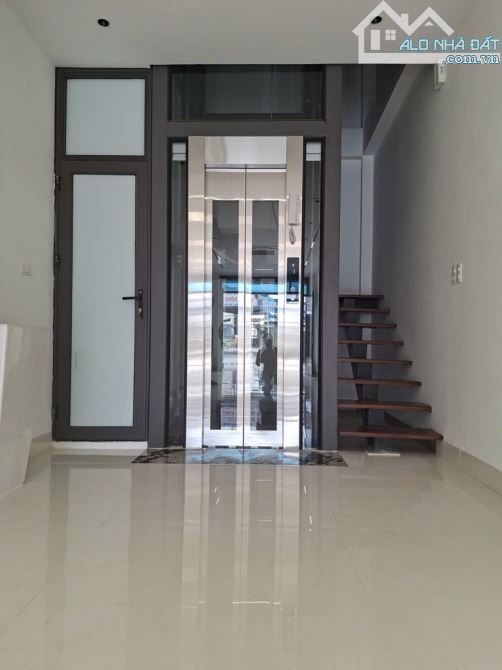 Nhà mặt phố,vỉa hè 2 bên đá bóng,kinh doanh sầm uất - 1