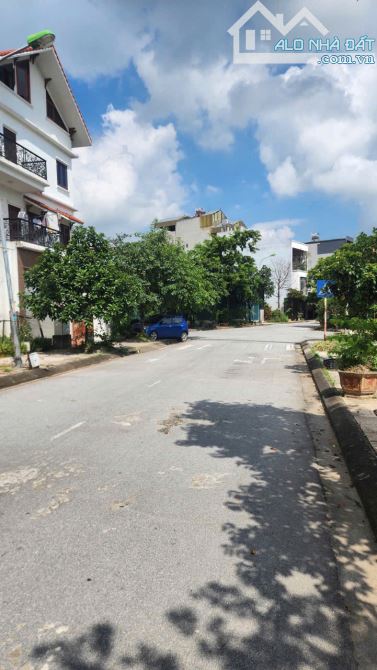Bán đất Giãn Dân Lộ Bao .dt 117m . mt 6,5m . hướng TB . giá 8 tỷ 3 - 1