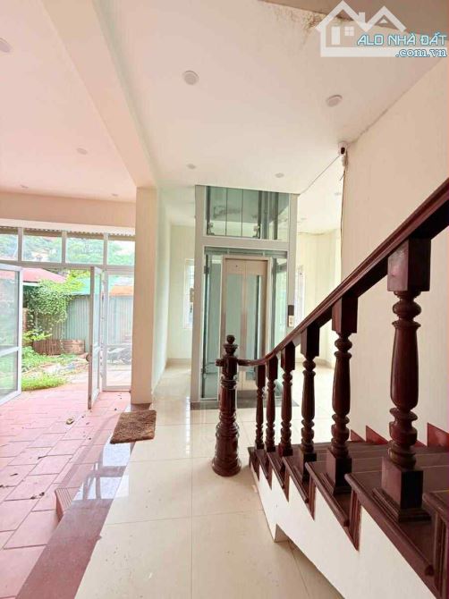 * * *LÔ GÓC - KINH DOANH VP - THANG MÁY - NHÀ ĐẸP VỊ TRÍ SIÊU VIP MẶT TIỀN LỚN  Biệt thự - 1