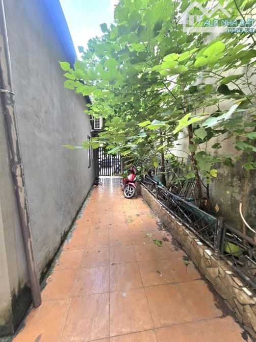 MẶT PHỐ NGUYỄN ĐÌNH HOÀN 120m MT 7.6m 5 TẦNG HIẾM NHÀ BÁN DIỆN TÍCH RỘNG 92 TỶ - 1