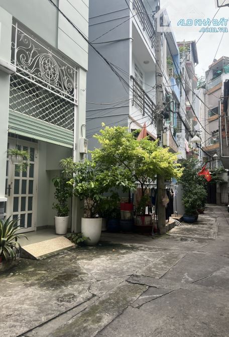 Phú Nhuận, giáp Q3,gần MT Lê Văn Sỹ, 5 Tầng, ngang 5m, 63m2, chính chủ 1 đời, 10.x Tỷ - 1