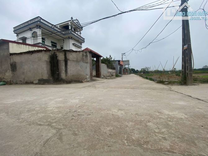 50m mt 6m TT Quang Minh,giá 2,1x tỷ.LH chính chủ, ô tô vào đất - 1