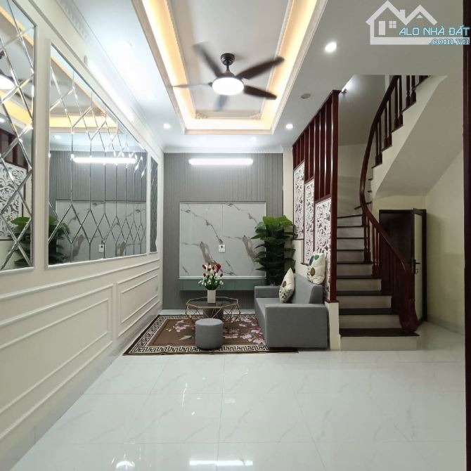SIÊU PHẨM HIẾM – BÁN NHÀ BÁT KHỐI, LONG BIÊN – SÁT Ô TÔ TRÁNH – 35M² x 5T, CHỈ NHỈNH 5 TỶ - 1