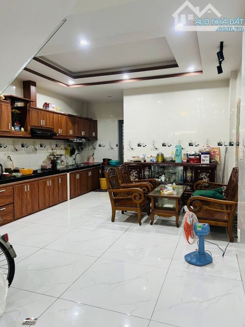 Bán nhà 3 tầng, mặt tiền đường Dương Đức Hiền,hoa minh,lien chieu - 1