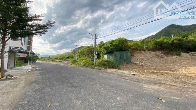 Bán Lô Đất Biệt Thự Mặt Tiền Triệu Quang Phục Hòn Xện Bắc Nha Trang - 1