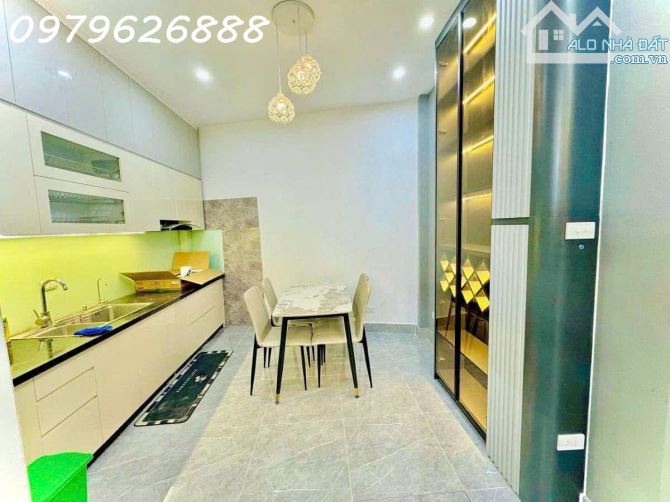 NHÀ PHỐ HOÀNG QUỐC VIỆT. FULL NỘI THẤT CAO CẤP, THANG MÁY,  Ô TÔ VÀO NHÀ. CHỈ VIỆC XÁCH - 1