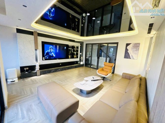 Bán nhà phố Ngọc Thuỵ 56m2,Thang máy, Gara 2 Ô tô - 1