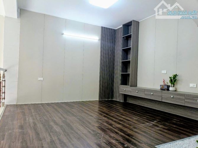 CHÍNH CHỦ BÁN NHÀ PHÚC LỢI, DÂN XÂY_6T LONG LANH_ÔTÔ NGỦ TRONG NHÀ_SÁCH VALI VỀ Ở LUÔN - 1