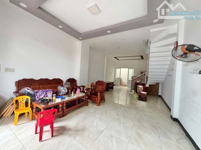 Bán nhà 3 tầng đường số 26 KĐT Hà Quang 1 , Phước Hải , Nha Trang. Giá 6.3 Tỷ - 1