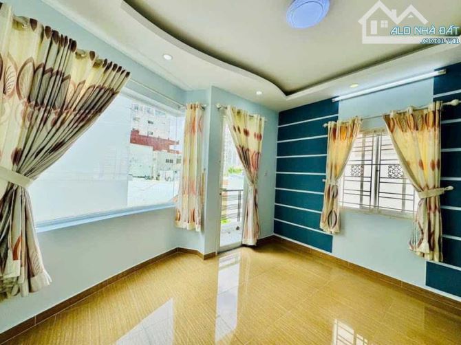 Bán nhà Dương Bá Trạc , lô góc , hẻm xe hơi,diện tích khủng ngang 5,2m x 25 x 3 tầng , 13t - 1