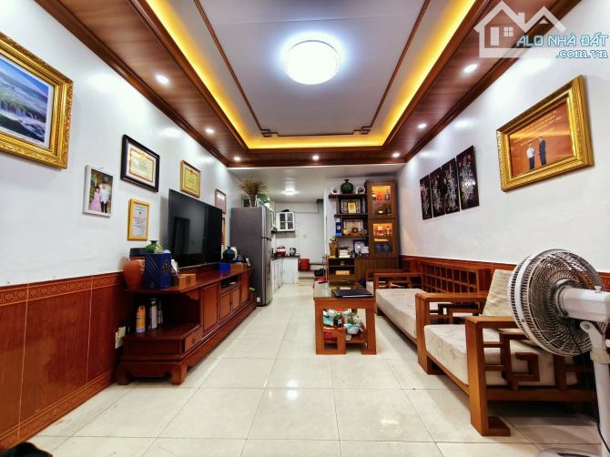 Bán nhà Vĩnh Hưng, 32m2, 3 tầng, MT 3,2m. Ngõ ô tô. Nhà đẹp full nội thất. 4 tỷ - 1
