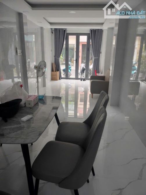 Nhà Mặt Tiền Mới Xây Đường Nhật Tảo P.8 Kinh Doanh Sầm Uất Giá 10T8 TL Mạnh - 1