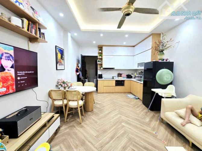 Hiếm Bán nhà Lạc Long Quân ngõ Ô tô tránh Kinh Doanh giá 10.4 tỷ Cầu Giấy - 1