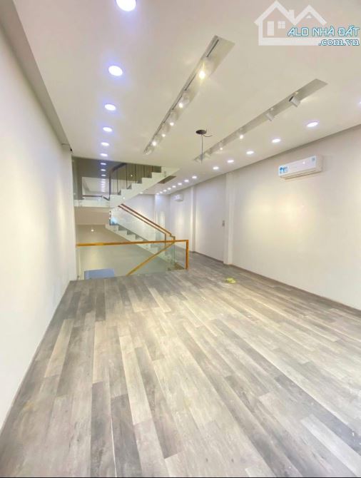 Bán nhà MT Nguyễn Trãi, Q5 - Giá chỉ 8tỷ2/75m2. Nhà đang có dòng tiền cho thuê 50tr/tháng - 1