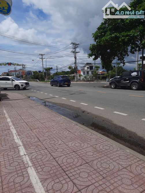 Cần bán gấp lô đất có nhà ở mặt tiền quốc lộ 28, trung tâm thị trấn Ma Lâm - 1