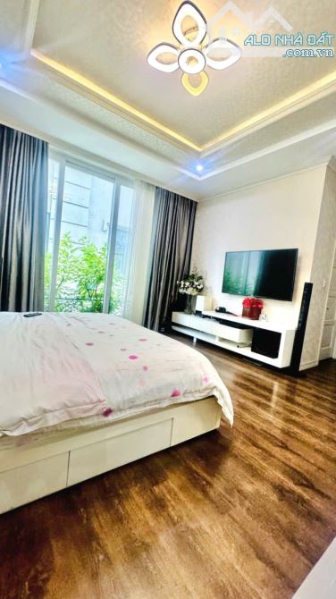 Bán Biệt Thự Đẹp 5 Tầng, Thang Máy, Có Hầm, 200m2, 10x20m, Chỉ 58 Tỷ 5, Tân Hưng, Quận 7 - 1