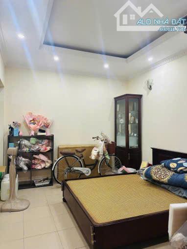 Cho thuê nhà tập thể Hoàng Cầu Đống Đa 100m, 3PN2VS giá 13tr, nhà đẹp, đầy đủ đồ - 1