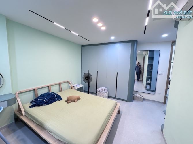 NHÀ PHỐ HỒNG HÀ -QUẬN HOÀN KIẾM -GẦN PHỐ -43 m2-5 TẦNG -GIÁ -5 Tỷ HƠN - 1