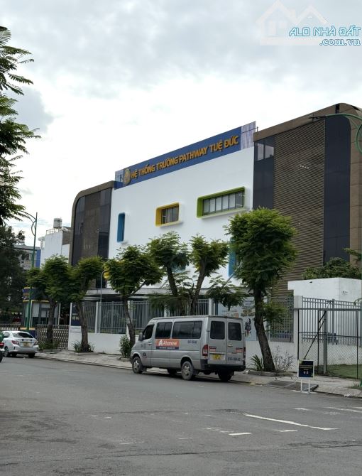 Bán đất tặng nhà,ngay Eco Green Sài Gòn Quận 7,diện tích 120m2 ngang gần 7M,chỉ 7 tỷ - 1