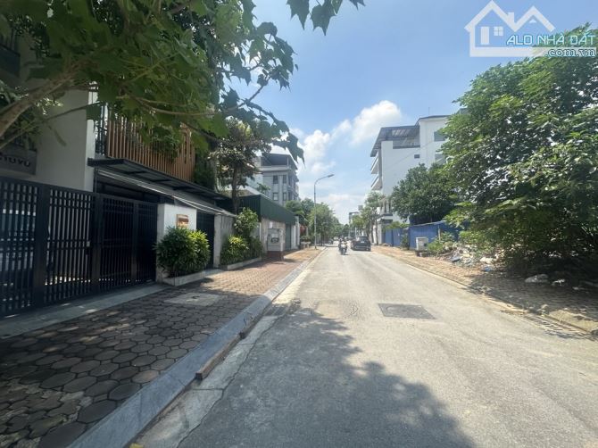 🌅BÁN GẤP_MẢNH ĐẤT 330M+MT12m Tại Việt Hưng Long Biên - Khu Phân lô Ô TÔ ĐỖ - An Sinh Tốt - 1