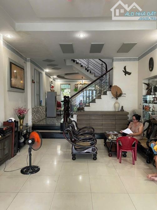 Nhà mặt tiền 5x20m 3 tầng Tân Chánh Hiệp Quận 12 giá 6.9 tỷ - 1