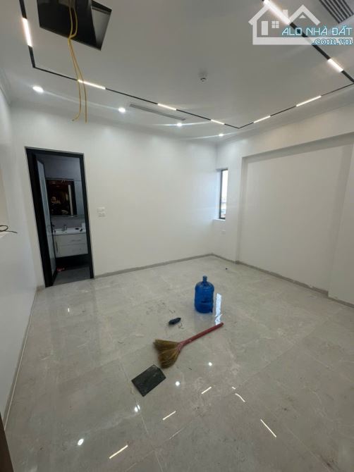 Bán nhà cao tầng thang máy xây mới mặt đường Tôn Đức thắng gần chợ An Đồng - DT 64m - 1