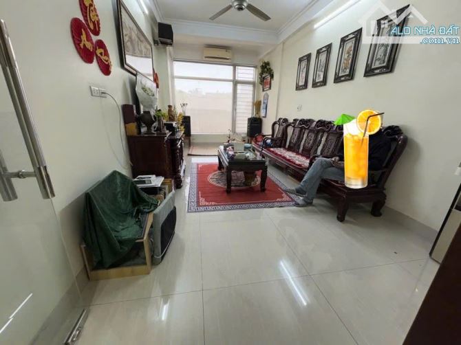Bán nhà phố Nguyễn Ngọc Vũ | 50m² 5 tầng, ô tô đỗ cửa, giá 14 tỷ - 1