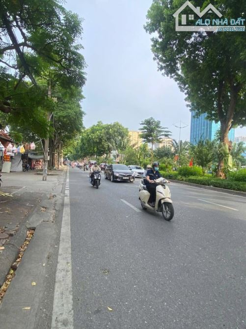 Bán 165m đất phố Duy Tân, mặt tiền 9m, vỉa hè rộng, giá 70 tỷ. - 1