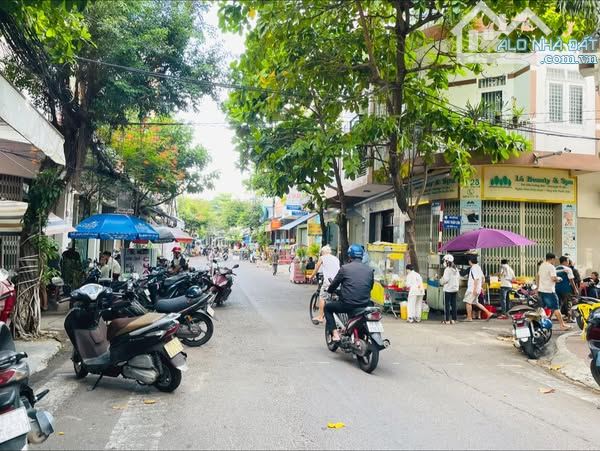 Bán Nhà Căn Góc 68m2 Mặt Tiền Phạm Hồng Thái gần Chợ Đầm Quy Nhơn, Kinh doanh nhộn nhịp - 1