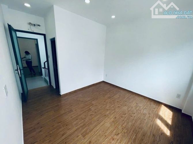 Bán nhà đẹp 4 tầng Khánh Hội phù hợp làm CHDV 6PN 6WC chỉ 7.9 tỷ - 1