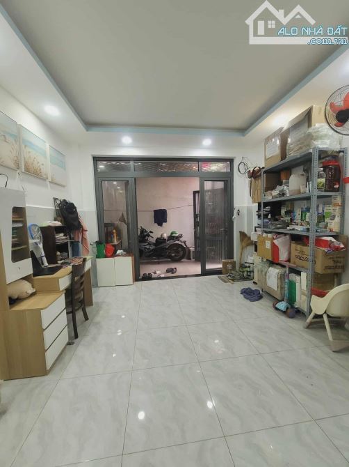 Bán nhà đẹp 2 tầng Cách Mạng Tháng 8 Tân Bình, 36m2 tặng nội thất nhỉnh 4 tỷ. - 1