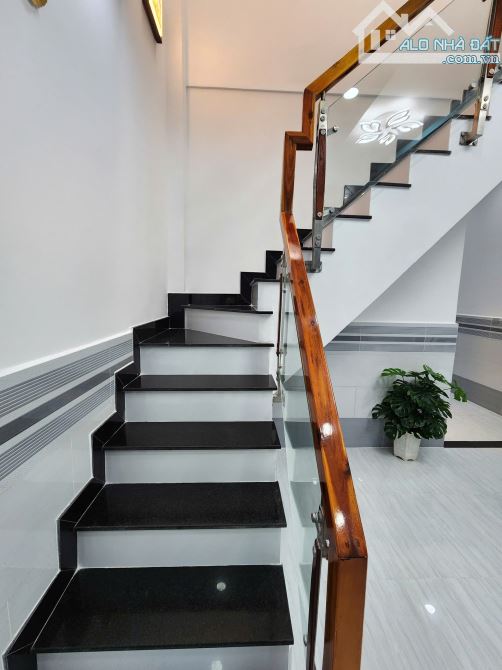 Cần bán nhà Phạm Thế Hiển, p6 quận 8, 4.3m x 10m, 2 tầng giá hot - 1